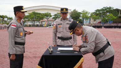 Photo of Karorena Polda Aceh Serahkan Jabatan, Kapolda Sampaikan Apresiasi dan Pesan Menjelang Purna Tugas
