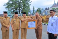 Photo of Bupati Welly Suhery Tegaskan Keluarga Jadi Pilar Utama Mewujudkan Generasi Emas 2045