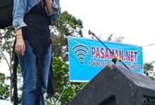 Photo of Ratusan Pasang Mata Terpukau, Konser Spektakuler Ovhy Fristy Guncang Simpang Kalam dan Semarakkan Pembukaan Open Turnamen