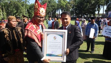 Photo of Kasat Narkoba Polresta Deli Serdang Kompol Dr. Fery Kusnadi Raih Penghargaan Bupati, Bukti Nyata Komitmen Berantas Narkoba