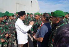 Photo of Pimpin 450 Pasukan Ksatria Yudha ke Papua, Putra Aceh Letkol Jahrul Emban Misi Jaga Perbatasan dan Mengajar Anak Pedalaman