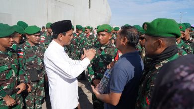 Photo of Pimpin 450 Pasukan Ksatria Yudha ke Papua, Putra Aceh Letkol Jahrul Emban Misi Jaga Perbatasan dan Mengajar Anak Pedalaman