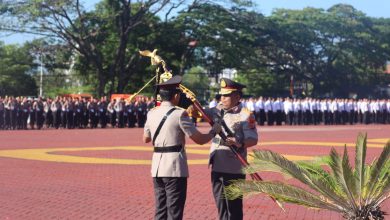 Photo of Irjen Pol Marzuki Ali Basyah Serahkan Pataka “Machdum Sakti” kepada Kapolda Aceh Irjen Pol. Ruddi Setiawan