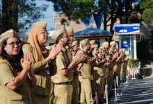 Photo of Bupati Karo Himbau ASN Supaya Memberikan Bimbingan dan Pengajaran Baik Kepada Murid SMK Peserta PKL