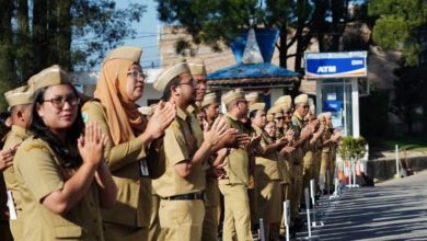 Photo of Bupati Karo Himbau ASN Supaya Memberikan Bimbingan dan Pengajaran Baik Kepada Murid SMK Peserta PKL