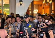 Photo of Polisi Temukan Brankas Berisi Valas Saat Geledah Kafe di Cipete