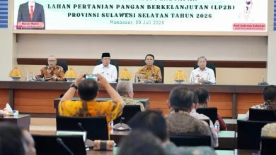 Photo of Rakor Bersama Kepala Daerah Se-Sulsel, Menteri Nusron Tegaskan Perlindungan Lahan Pertanian Jadi Prioritas Pemerintah
