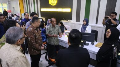 Photo of Tinjau Kantah Kota Batam Bersama Komisi II DPR RI, Wamen ATR/Waka BPN Pastikan Pelayanan Pertanahan Berjalan Efisien