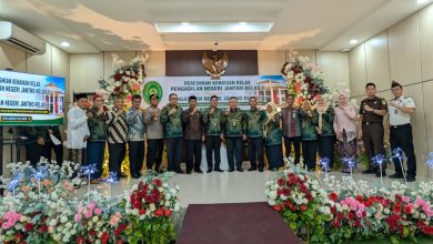 Photo of Ketua Pengadilan Tinggi Banda Aceh Meresmikan Kenaikan Kelas PN Jantho dari Kelas II ke Kelas I B