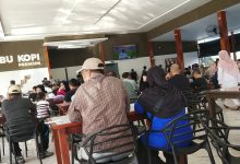 Photo of Keude Kopi di Aceh Gegap Gempita Dipenuhi Penonton Piala Dunia Antara Argentina Vs Swiss