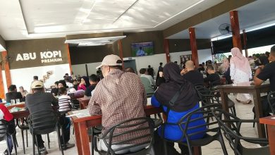 Photo of Keude Kopi di Aceh Gegap Gempita Dipenuhi Penonton Piala Dunia Antara Argentina Vs Swiss