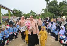 Photo of DWP Aceh Salurkan Bantuan Perlengkapan Sekolah bagi Ratusan Siswa Terdampak Banjir