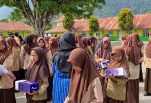 Photo of MD Entertainment Foundation Salurkan 500 Pasang Sepatu bagi Siswa Muhammadiyah di Bener Meriah