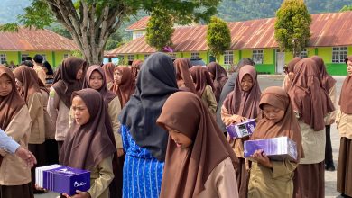 Photo of MD Entertainment Foundation Salurkan 500 Pasang Sepatu bagi Siswa Muhammadiyah di Bener Meriah