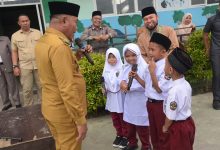 Photo of Lom Lom Suwondo: Pendidikan Sebagai Fondasi Membangun Generasi Unggul dan Berkarakter