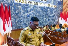 Photo of Lom Lom Suwondo Sampaikan Penjelasan Bupati Atas Ranperda Pertanggungjawaban APBD 2025