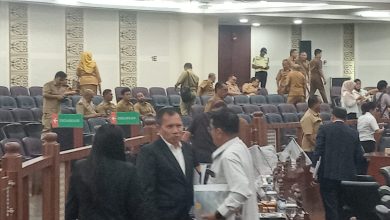 Photo of Kepala Daerah dan Wakil Kepala Daerah yang Berhak Berdiri di Podium Rapat Paripurna DPRD
