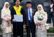 Photo of Putra Ketua PWM Aceh Wisuda S2 UGM Meraih Predikat Cumlaude