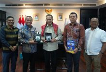 Photo of Perkuat Sinergi, Bupati Karo Temui Menteri Koperasi Bahas Modernisasi Ekosistem Komoditas Lokal dan Pertanian Hortikultura