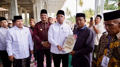 Photo of Menteri Nusron Serahkan Sertipikat Wakaf dan Bantuan dari MUI untuk Masjid Salman Alfarisi Aceh Tamiang