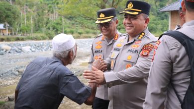 Photo of Kapolda Aceh Tinjau Jembatan Darurat yang Viral di Aceh Barat, Polda Siapkan Jembatan Gantung Demi Keselamatan Anak Sekolah