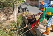 Photo of Pemdes Sekip Lubuk Pakam Gotroy Bersihkan Drainase