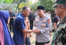 Photo of Kapolda Aceh dan Pangdam Iskandar Muda Takziah ke Rumah Duka Pratu Galuh Nugraha, Wujud Penghormatan dan Soliditas TNI–Polri