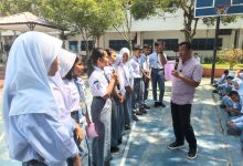 Photo of Ketua Lembaga Perlindungan Anak Bekali Ratusan Siswa SMA Negeri 1 Lubuk Pakam Menjadi “Pahlawan Digital” dalam MPLS