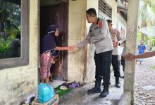 Photo of Kapolres Aceh Selatan Janji Rehab Rumah Janda Eks Kombatan GAM hingga Bantu Modal UMKM