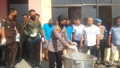 Photo of 1,2 Kg Sabu Dimusnahkan Polresta Deli Serdang, Tiga Tersangka Gagal Edarkan Ribuan Dosis Narkoba