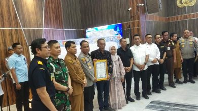 Photo of Kapolda Aceh Berikan Penghargaan Atas Jasa Almarhum Pratu Galuh Nugraha