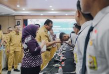 Photo of Bupati Deli Serdang Apresiasi Pelajar Berprestasi, Dorong Pengembangan Aplikasi Perisai Pintar Gagasan Siswa