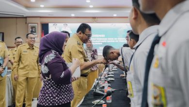 Photo of Bupati Deli Serdang Apresiasi Pelajar Berprestasi, Dorong Pengembangan Aplikasi Perisai Pintar Gagasan Siswa