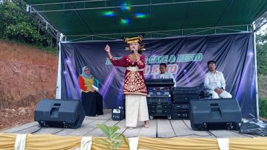 Photo of Semarak HUT Kemerdekaan RI ke-81, Kecamatan Dua Koto Gelar Lomba Solo Song Antar Instansi di Jongkong Cafe&Resto