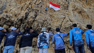 Photo of Kibarkan Merah Putih di Tebing Lampuuk, MMF Edukasi Keselamatan Rockfishing