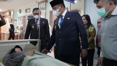 Photo of Bupati Karo Bersama Forkopimda Terus Pantau Perkembangan Kesehatan Pasien Yang Dirawat di Rumah Sakit