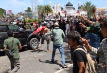Photo of Detik Detik Terjadinya Kericuhan Saat Peringati Hari Damai Aceh ke 21 di Mesjid Raya Baiturrahman