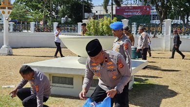 Photo of Zikir dan Doa Peringatan HDA di Masjid Raya Baiturrahman Berakhir Ricuh, Polisi Bersihkan Sampah