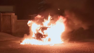 Photo of Mobil Fortuner Terbakar di Lamlagang Ditengah Kemacetan Jalan, Polsek Banda Raya Hubungi Pemadam Kebakaran