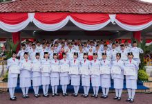 Photo of Penurunan Bendera HUT Ke-81 RI di Deli Serdang Berjalan Lancar, Sejumlah Penghargaan Diserahkan