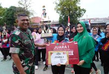 Photo of Kemeriahan Hari Kemerdekaan, Prajurit TNI, Persit dan Anak-anak Ikuti Lomba di Korem 011/Lilawangsa
