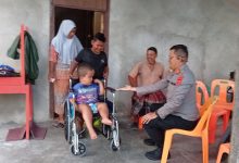 Photo of Ikram, Anak Disabilitas di Sawang dapat Bantuan Kursi Roda dari Kapolres Aceh Selatan