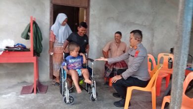 Photo of Ikram, Anak Disabilitas di Sawang dapat Bantuan Kursi Roda dari Kapolres Aceh Selatan