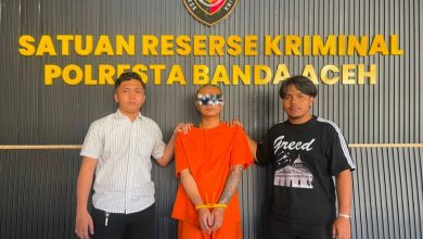 Photo of Tikam Korban Tujuh Kali Pakai Badik, Terduga Pelaku Diamankan di Polresta Banda Aceh