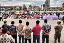Photo of Demo Kantor Bupati Karo, Warga Desa Semangat Gunung Desak Percepatan Perbaikan Jalan, Bersihkan Pungli