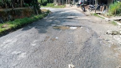 Photo of Baru Lima Bulan Diperbaiki, Jalan Provinsi di Batang Tuhur Kembali Rusak, Kinerja Bina Marga Sumbar Dipertanyakan