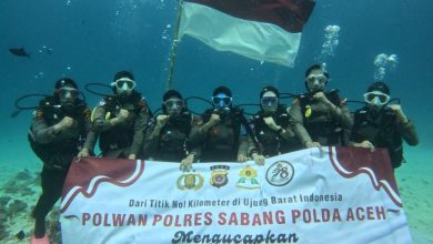 Photo of Peringati Hari Jadi ke-78, Polwan di Aceh Promosikan Wisata Bahari Sabang Lewat Diving