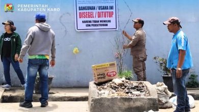 Photo of Tidak Memiliki Pembuangan Limbah dan Pencemaran Lingkungan, Pemkab Karo Tindak Tegas dan Segel Gudang Pencucian Wortel di Desa Lingga