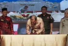 Photo of Untuk Kepastian dan Perlindungan Hukum, Bupati Karo Teken MoU Percepatan Pendaftaran Tanah Wakaf
