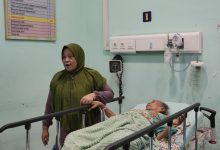 Photo of Bupati Bujuk Kartini Berobat, Harapan Siti untuk Kesembuhan Ibunya Kembali Tumbuh
